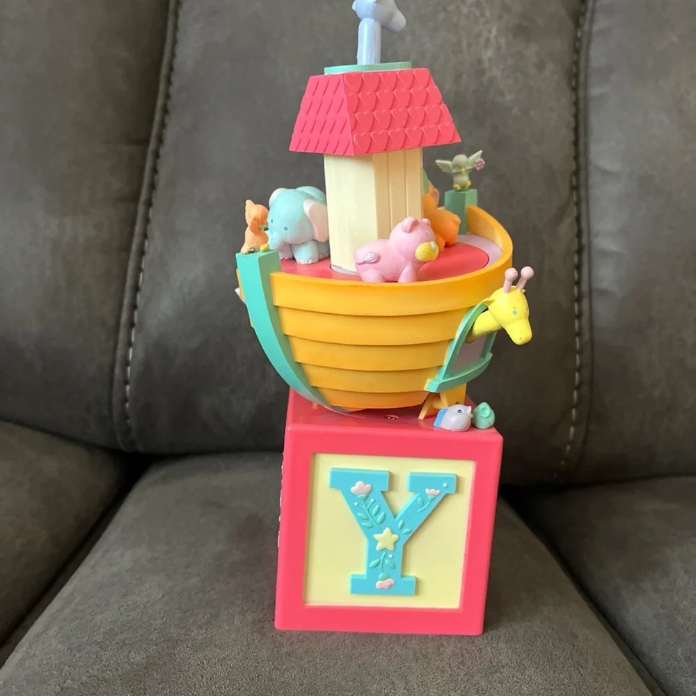 Vintage Enesco Moments Collection, musical Noah's Ark. Perfect!